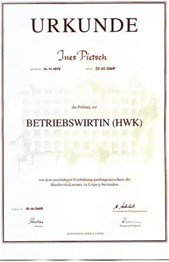 Zertifikat für Ines Pietsch über die bestandene Prüfung zur Betriebswirtin (HWK) der Handwerkskammer zu Leipzig, datiert auf 2005.